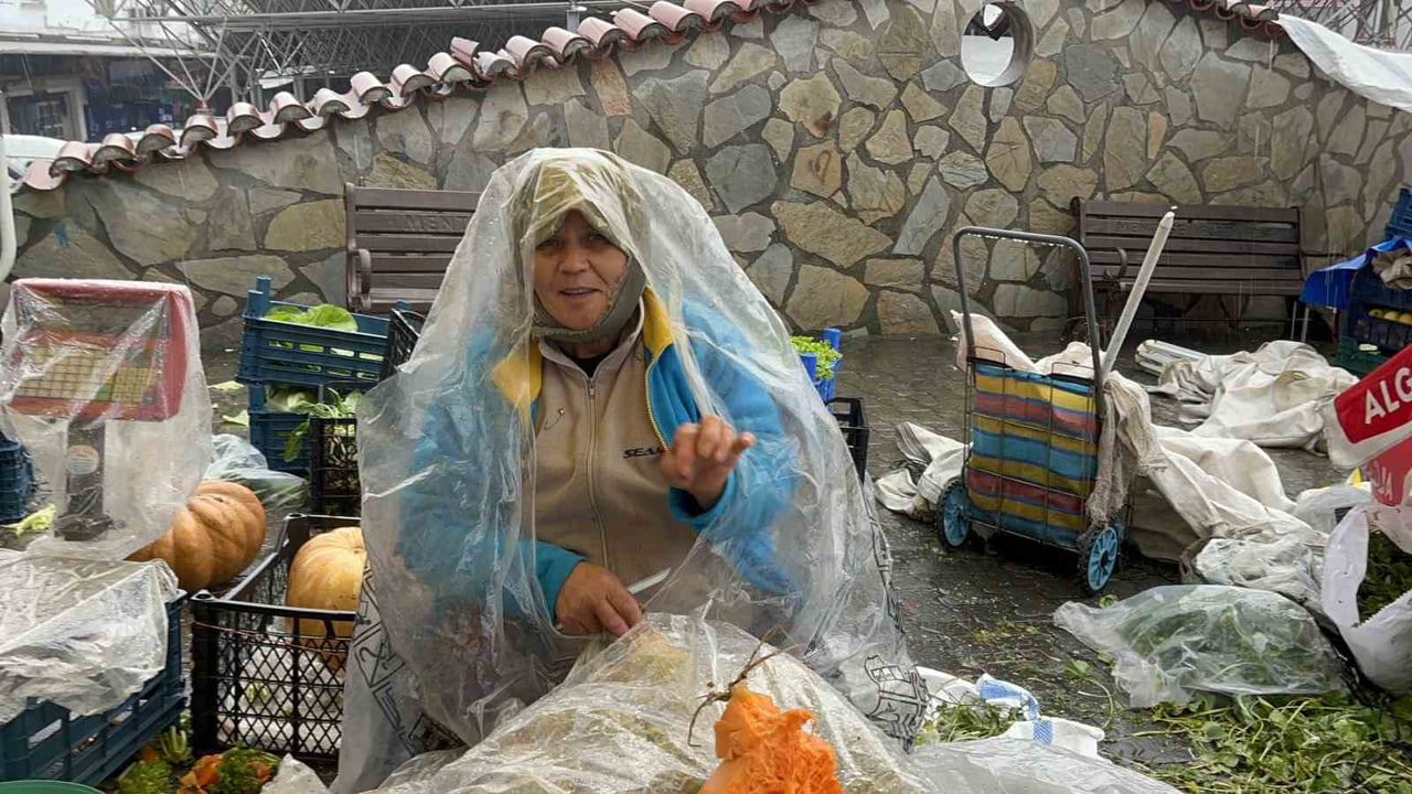 MUĞLA’NIN MENTEŞE İLÇESİNDE SABAH SAATLERİNDEN İTİBAREN ETKİLİ OLAN ŞİDDETLİ SAĞANAK YAĞIŞ VE...