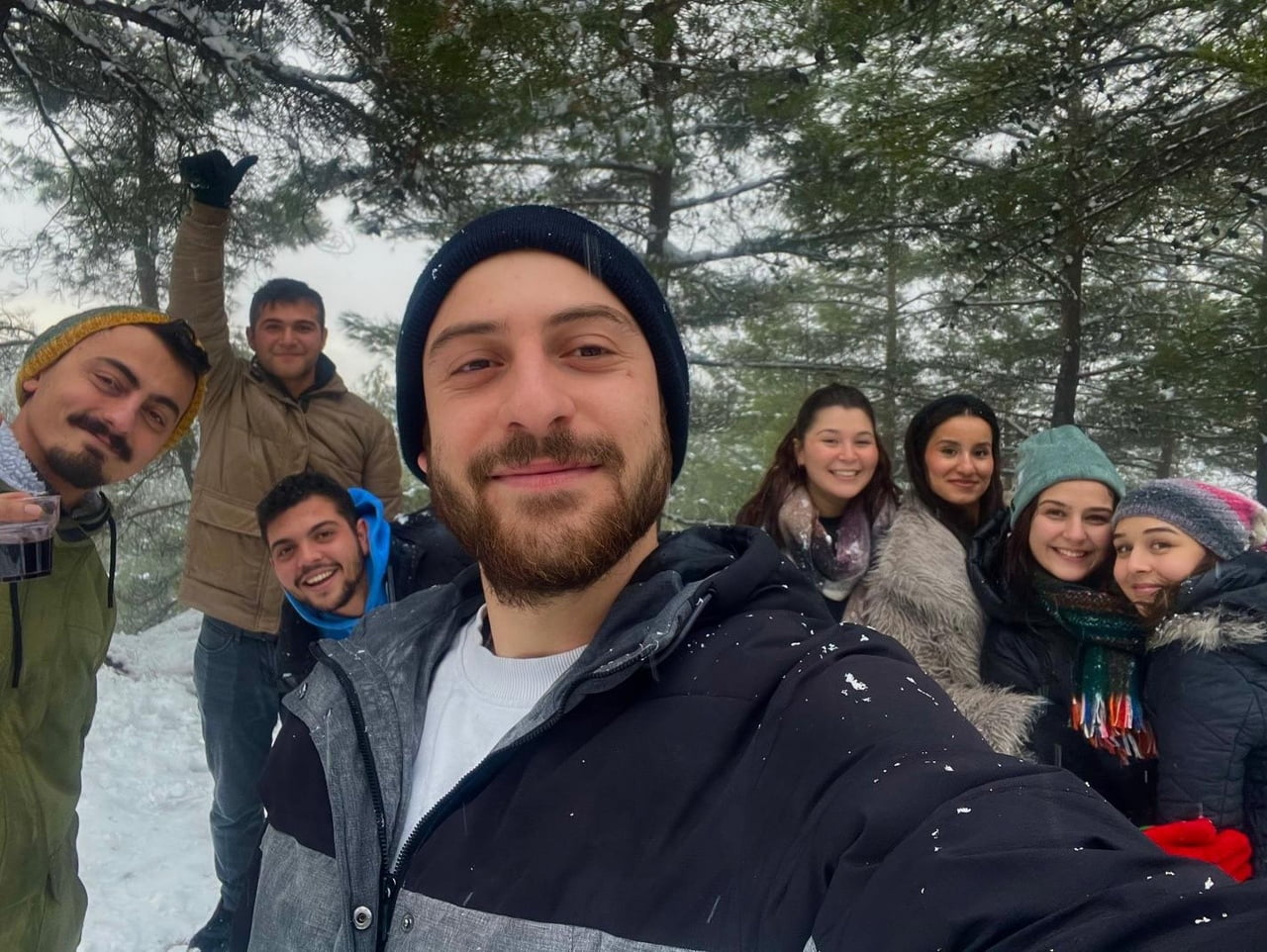 MUĞLA’NIN YÜKSEK KESİMLERİNE YAĞAN KAR YAĞIŞINI FIRSATA ÇEVİREN VATANDAŞLAR DOYASIYA KAR TOPU...