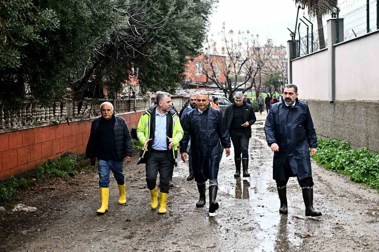MURATPAŞA BELEDİYE BAŞKANI ÜMİT UYSAL, ANTALYA GENELİNDE ETKİLİ OLAN YOĞUN YAĞIŞLARIN ARDINDAN SEL...