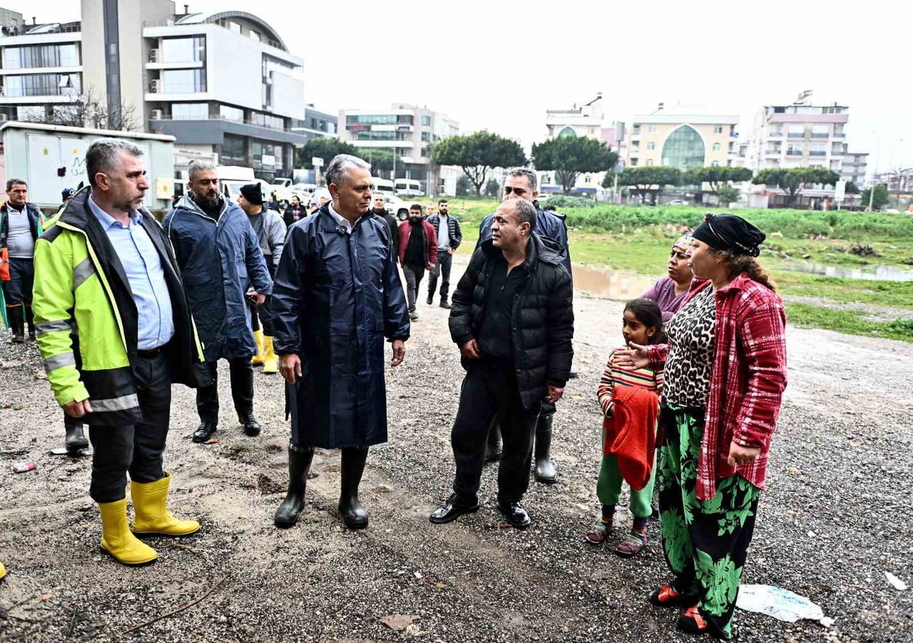 MURATPAŞA BELEDİYE BAŞKANI ÜMİT UYSAL, ANTALYA GENELİNDE ETKİLİ OLAN YOĞUN YAĞIŞLARIN ARDINDAN SEL...