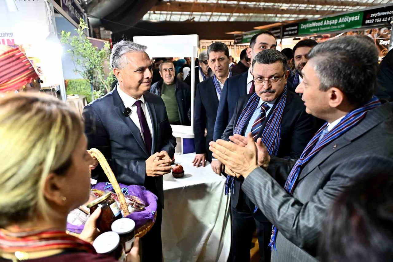 MURATPAŞA BELEDİYE BAŞKANI ÜMİT UYSAL, CAM PİRAMİT FUAR VE KONGRE MERKEZİ’NDE DÜZENLENEN TRABZON...