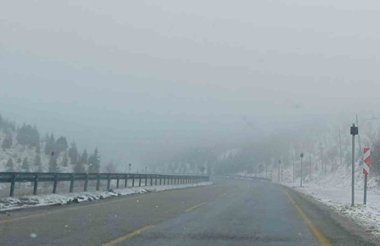 MUT İLÇESİNDE İÇ ANADOLU BÖLGESİ’Nİ AKDENİZ BÖLGESİ’NE BAĞLAYAN SERTAVUL GEÇİDİ YOĞUN KAR, TİPİ VE...