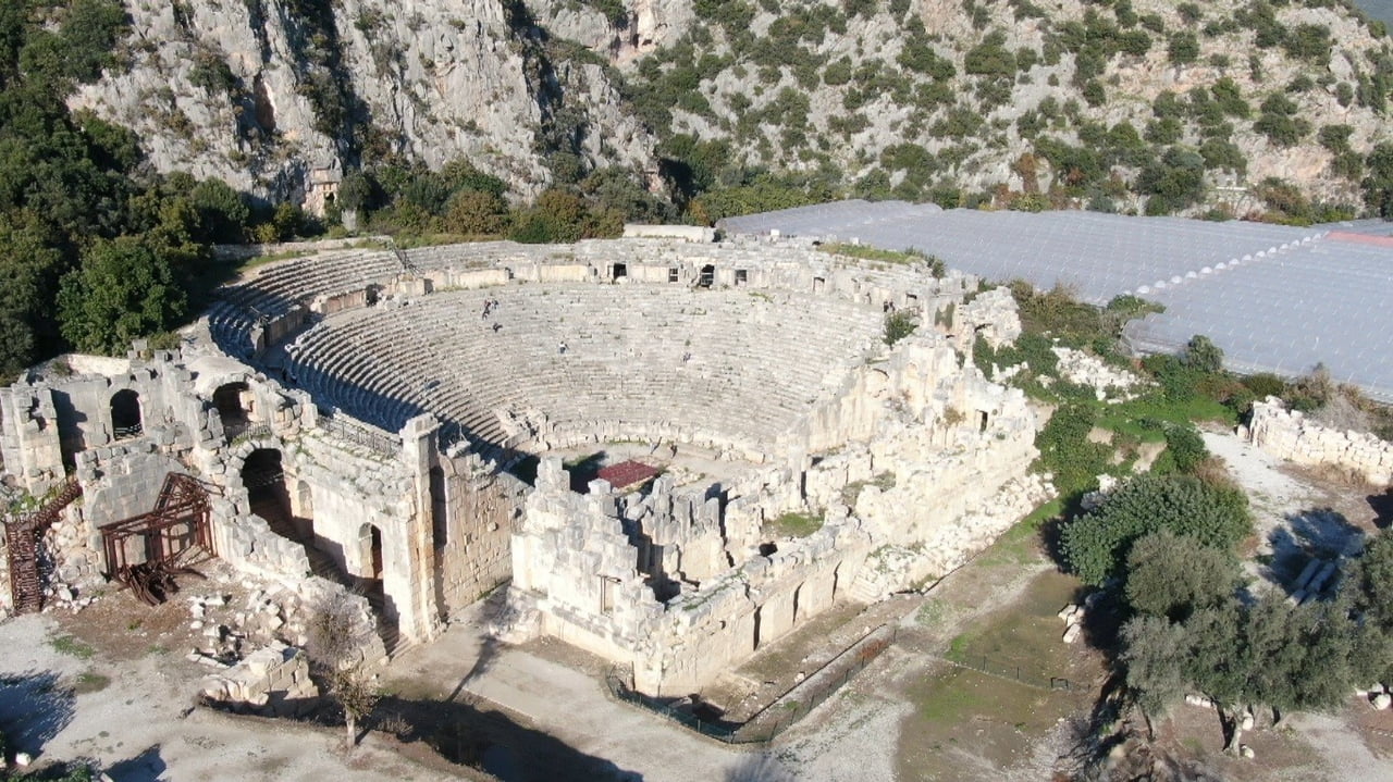 MYRA’YI "ANADOLU’NUN POMPEİ’Sİ" OLARAK TANIMLAYAN KAZI BAŞKANI PROF. DR. NEVZAT ÇEVİK, ÖZEL...