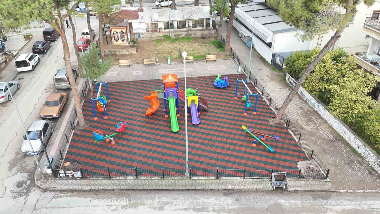 NAZİLLİ BELEDİYESİ ÇOCUK PARKLARINI YENİLİYOR