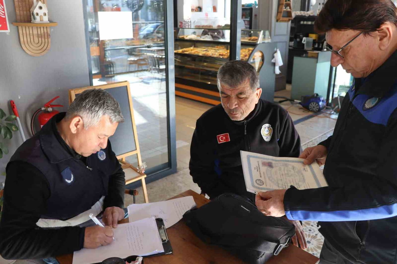 NAZİLLİ BELEDİYESİ ZABITA MÜDÜRLÜĞÜ EKİPLERİ YENİ YILLA BİRLİKTE İLÇE GENELİNDE DENETİMLERİNİ...