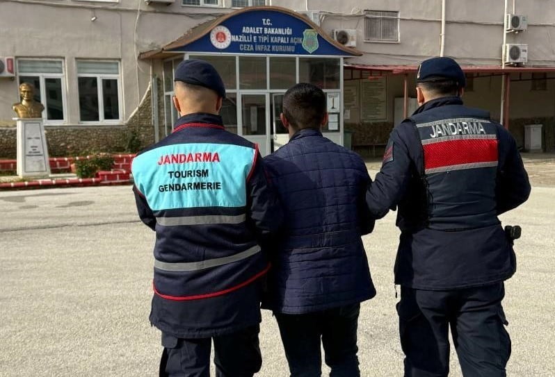 NAZİLLİ’DE 8 YIL HAPİS CEZASI İLE ARANAN DOLANDIRICI YAKALANDI