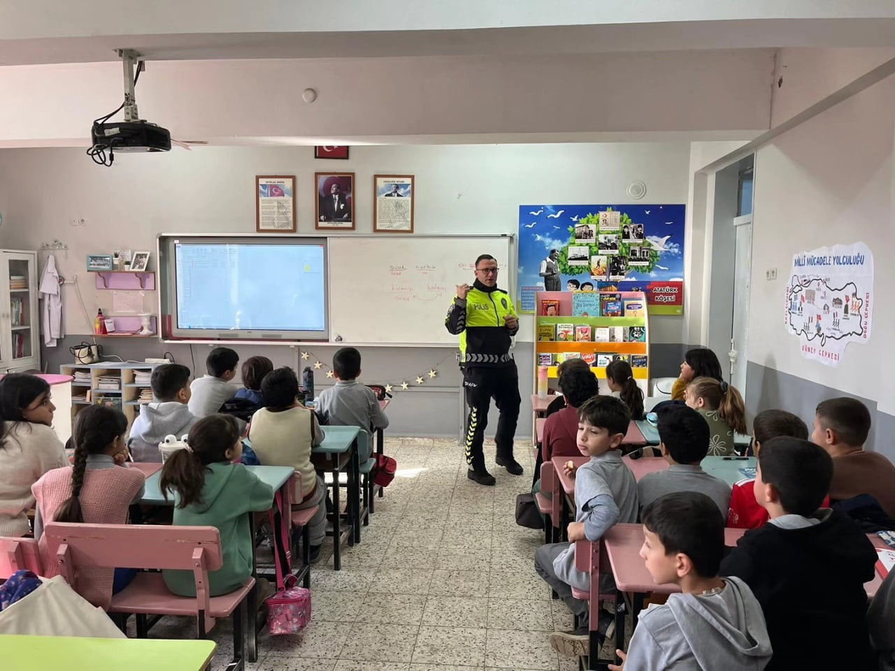 NAZİLLİ’DE GÜVENLİ TRAFİK EĞİTİMİ PROJESİ KAPSAMINDA AYDOĞDU ADNAN MENDERES İLKOKULU...