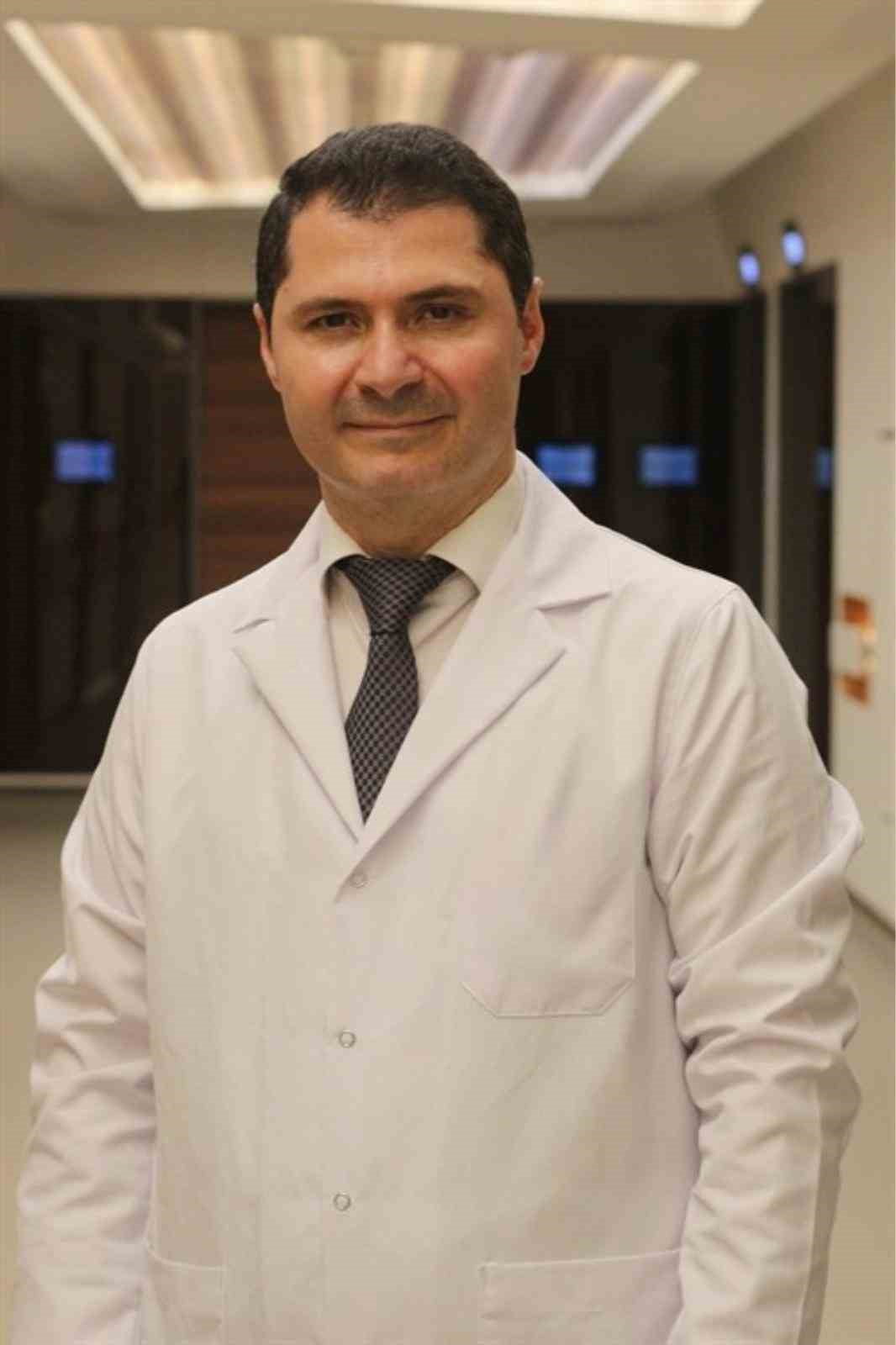 NEFROLOJİ UZMANI DOÇ. DR. NADİR ALPAY
