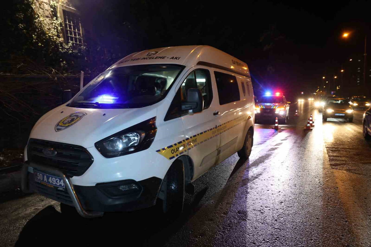 NEVŞEHİR’DE MOTOSİKLET İLE SEYİR HALİNDEYKEN DENGESİNİ KAYBEDEREK DÜŞEN SÜRÜCÜ AĞIR...