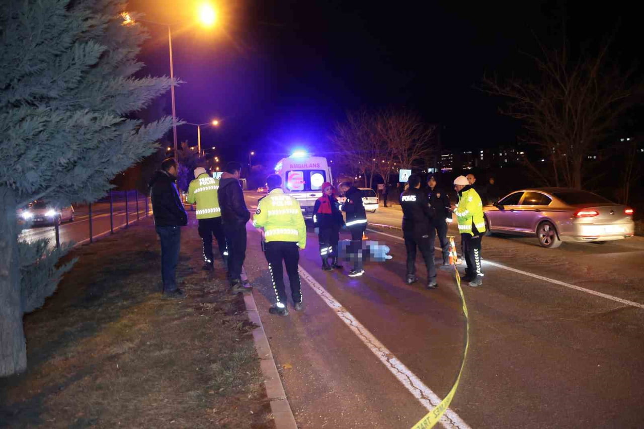 NEVŞEHİR’DE YAYA GEÇİDİNDEN KARŞIDAN KARŞIYA GEÇMEYE ÇALIŞAN 16 YAŞINDAKİ ÇOCUK, OTOMOBİLİN...