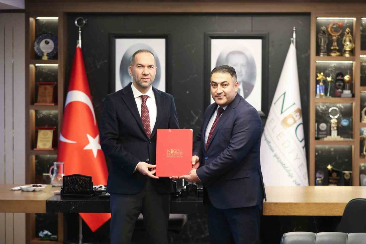 NİĞDE BELEDİYESİ İLE HAK-İŞ KONFEDERASYONU’NA BAĞLI HİZMET-İŞ SENDİKASI ARASINDA BİR SÜREDİR DEVAM...