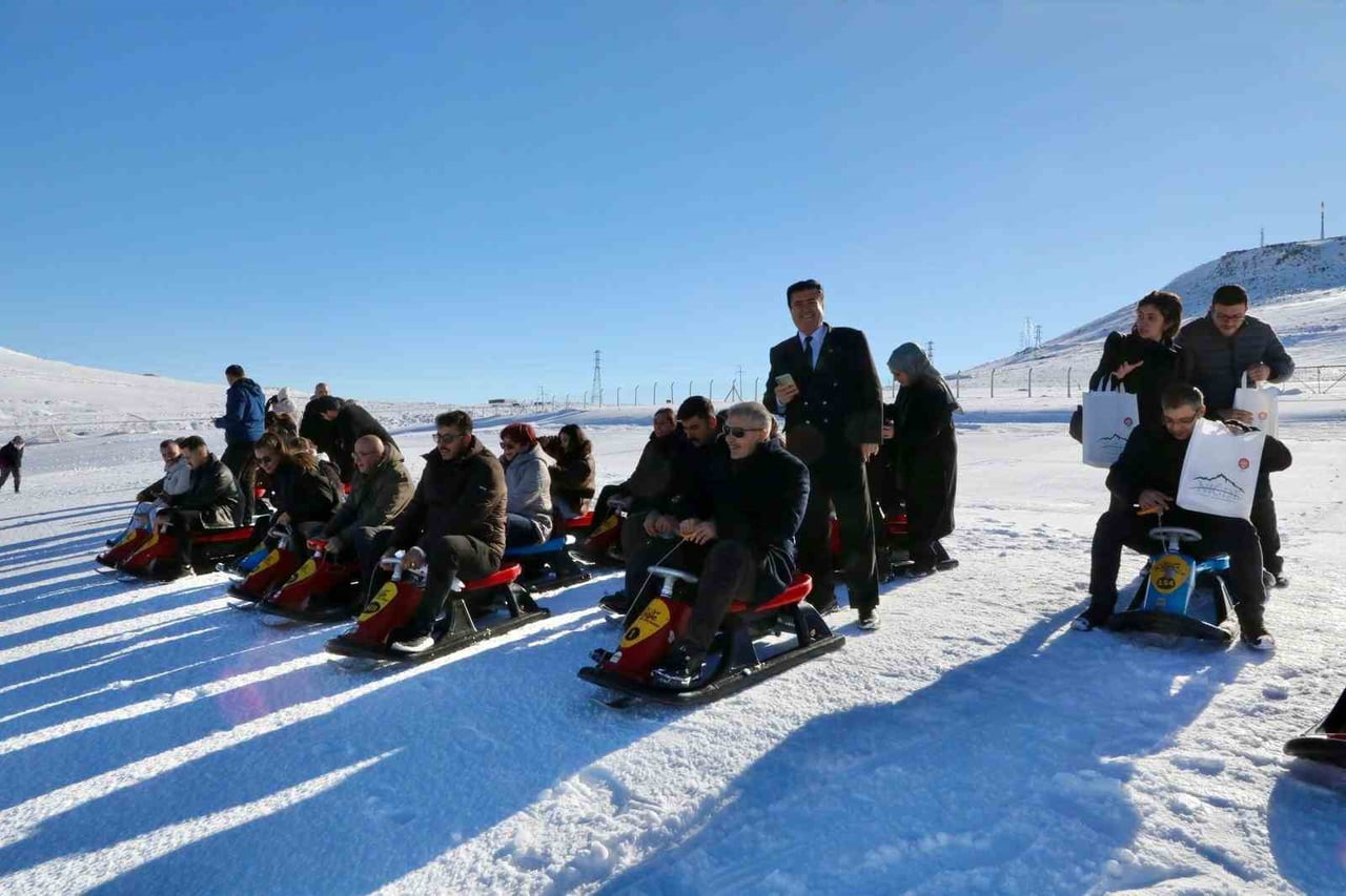 NİĞDE VALİSİ CAHİT ÇELİK, 10 OCAK ÇALIŞAN GAZETECİLER GÜNÜ DOLAYISIYLA NİĞDE’DE GÖREV YAPAN YEREL...