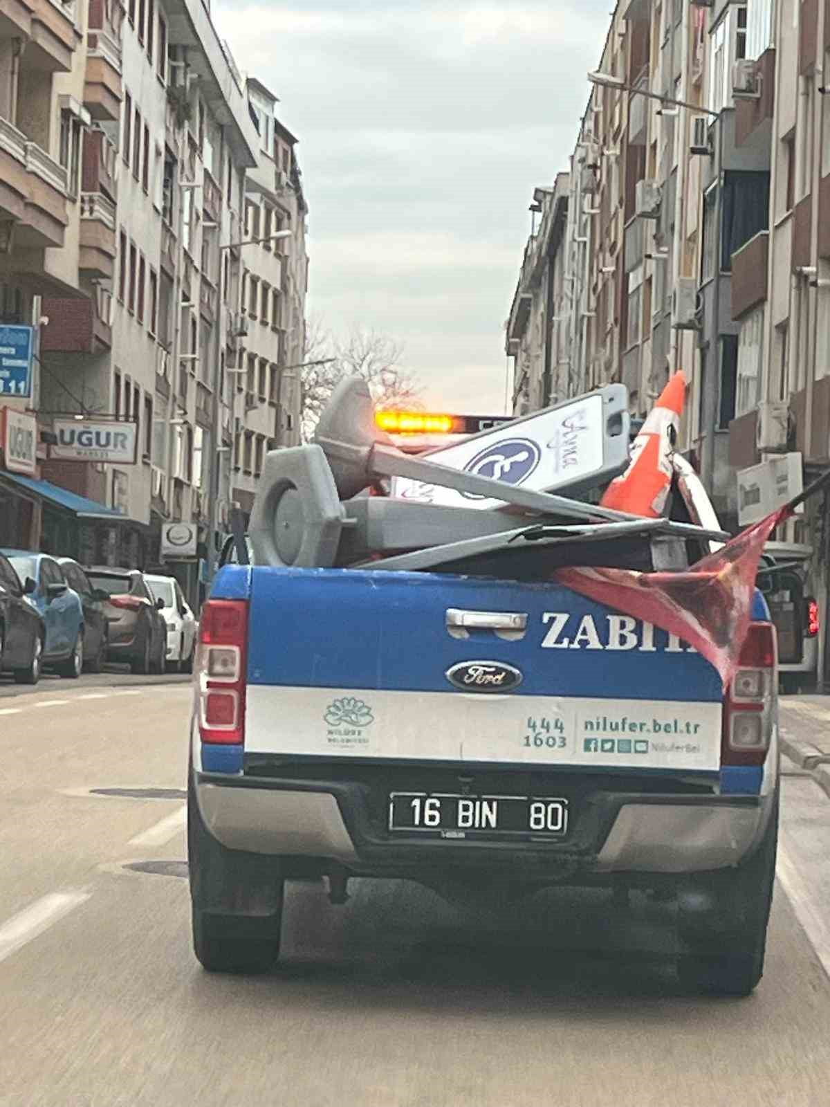 NİLÜFER BELEDİYESİ EKİPLERİ; ESENTEPE VE KARAMAN MAHALLELERİ İLE BEŞEVLER VE YILDIRIM CADDELERİ...