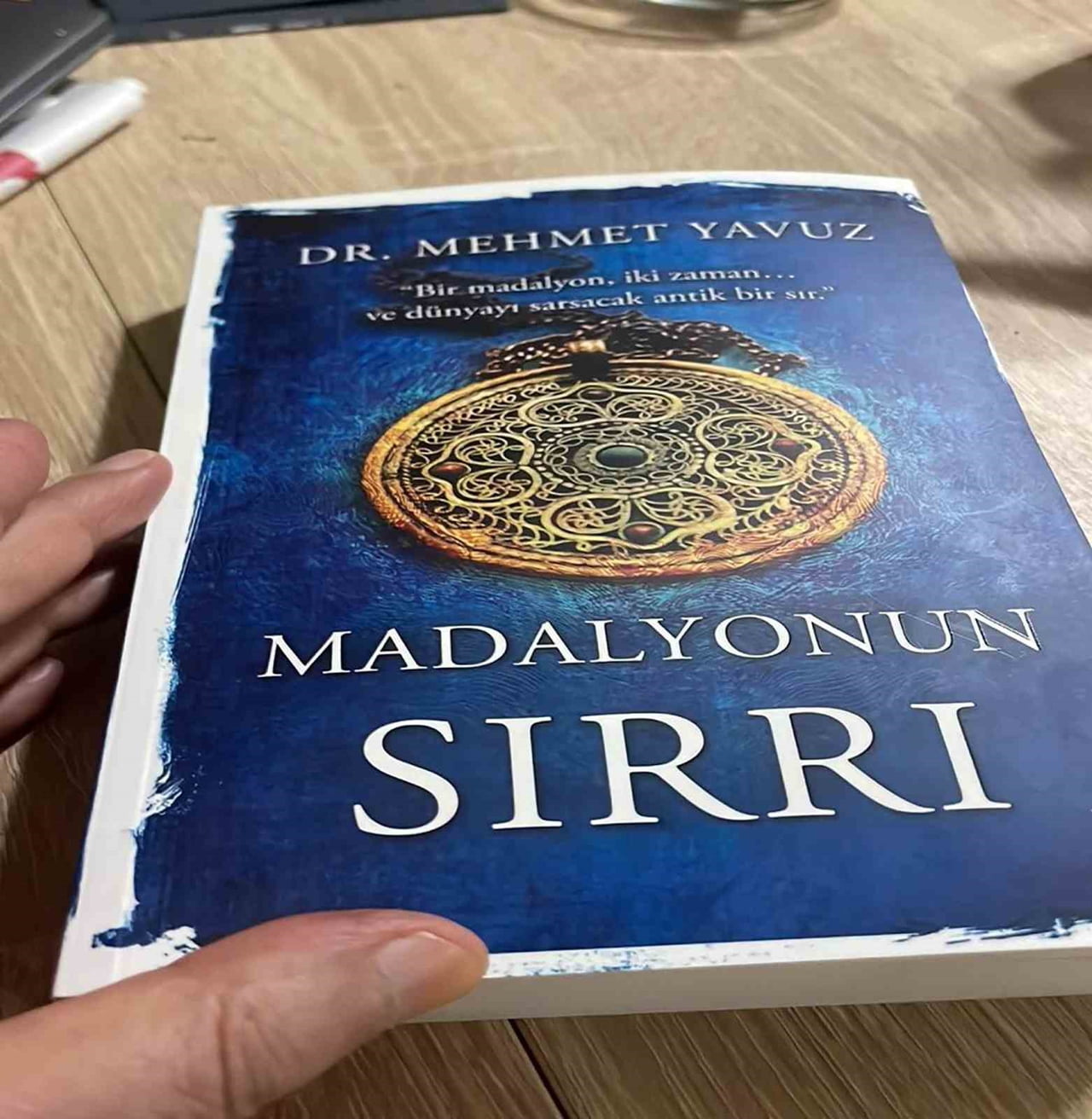 NÖROLOG DR. MEHMET YAVUZ’UN İLK ROMANI "MADALYONUN SIRRI", OKURLARLA BULUŞTU.