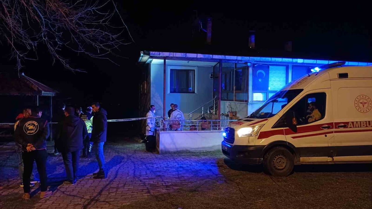 ORDU'NUN ULUBEY İLÇESİNDE MEYDANA GELEN BIÇAKLI SALDIRIDA 81 YAŞINDAKİ YAŞLI ADAM HAYATINI...