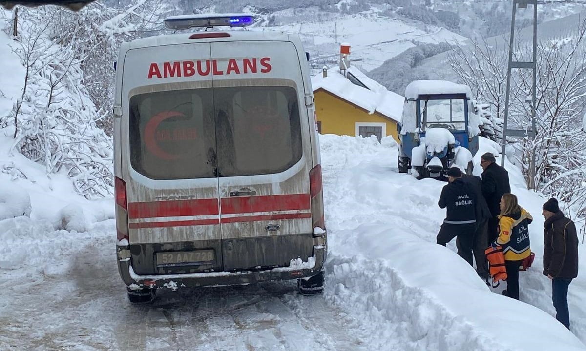 ORDU'NUN YÜKSEK KESİMLİ BÖLGELERİNDE KAR KALINLIĞI 1,5 METREYE ULAŞIRKEN, BÜYÜKŞEHİR BELEDİYESİ...