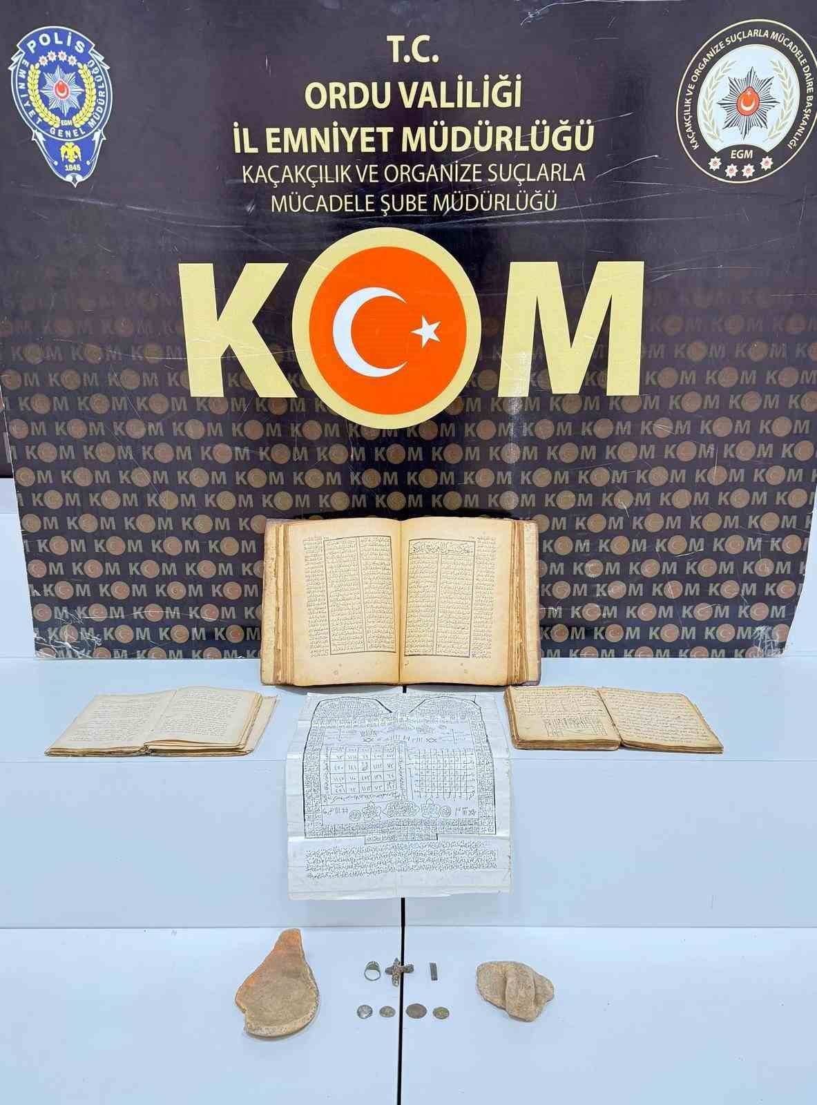 ORDU’DA POLİS EKİPLERİ TARAFINDAN YÜRÜTÜLEN KAÇAKÇILIK OPERASYONLARINDA, TARİHİ ESER OLDUĞU...