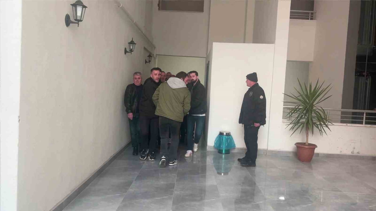 ORDU’NUN ÜNYE İLÇESİNDE, ANNESİYLE BİRLİKTE YAŞAYAN 38 YAŞINDAKİ NAZIM TURSEN BÜBERCİ, EVİNDEKİ...