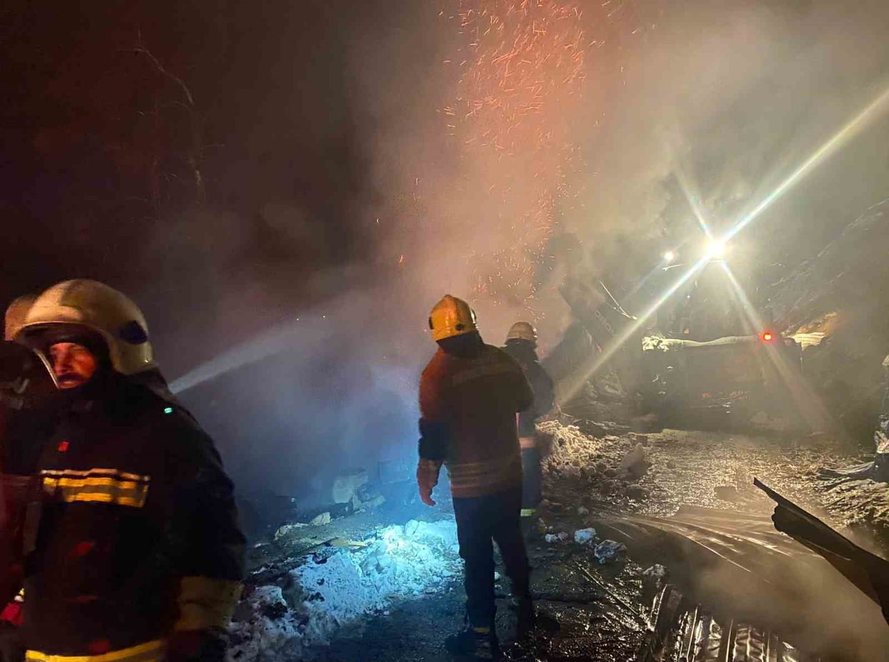 ORDU’NUN ÜNYE İLÇESİNDE MEYDANA GELEN YANGINDA, AHŞAP EV VE SAMANLIK KULLANILAMAZ HALE...