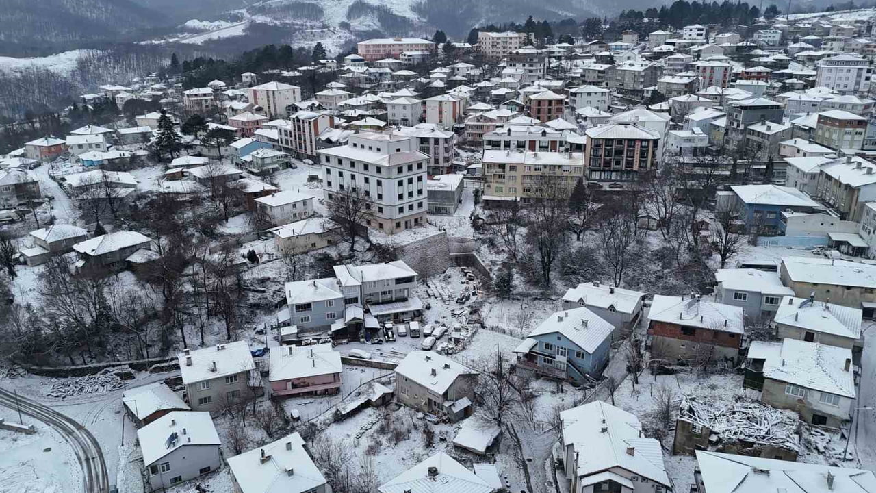 ORTAYA ÇIKAN MANZARALAR, DEMİRKÖY'ÜN DOĞAL ZENGİNLİĞİNİ BİR KEZ DAHA GÖZLER ÖNÜNE SERERKEN, VELİKA...