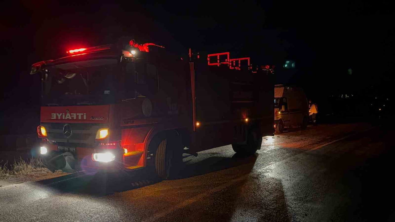 ORUM’UN SUNGURLU İLÇESİNDE YOLA ANİDEN ÇIKAN KÖPEĞE ÇARPMAMAK İÇİN SÜRÜCÜNÜN MANEVRA YAPMASI...