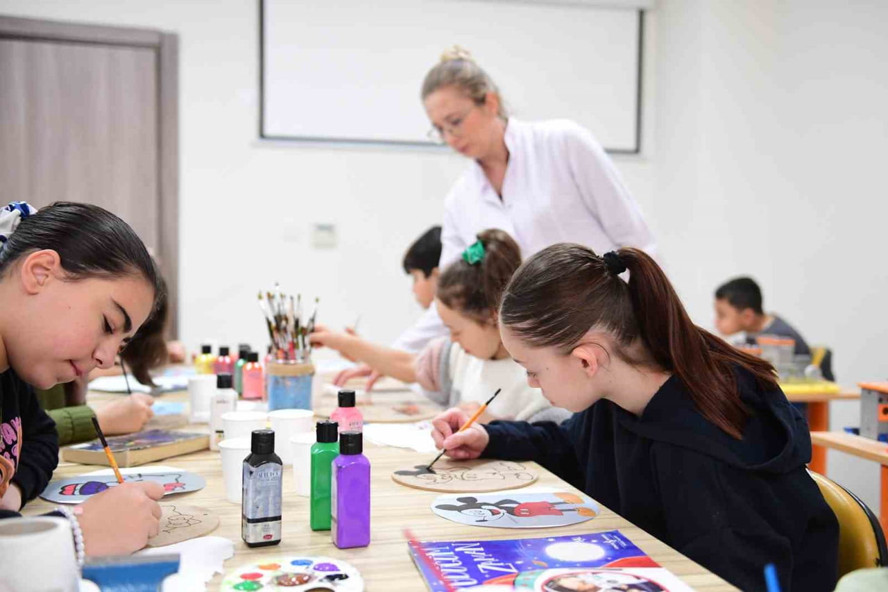 OSMANGAZİ BELEDİYESİ'NİN "OKU-ÇİZ GÖNDER BEN MAKER İLE TASARLAYALIM" ATÖLYESİNDE OKUDUKLARI...