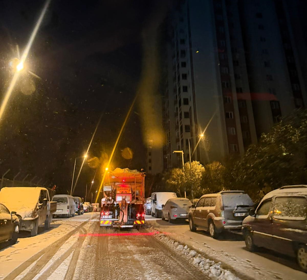 OSMANGAZİ BELEDİYESİ, KAR YAĞIŞIYLA BİRLİKTE KENT GENELİNDE VE KIRSAL MAHALLELERDE KARLA MÜCADELE...