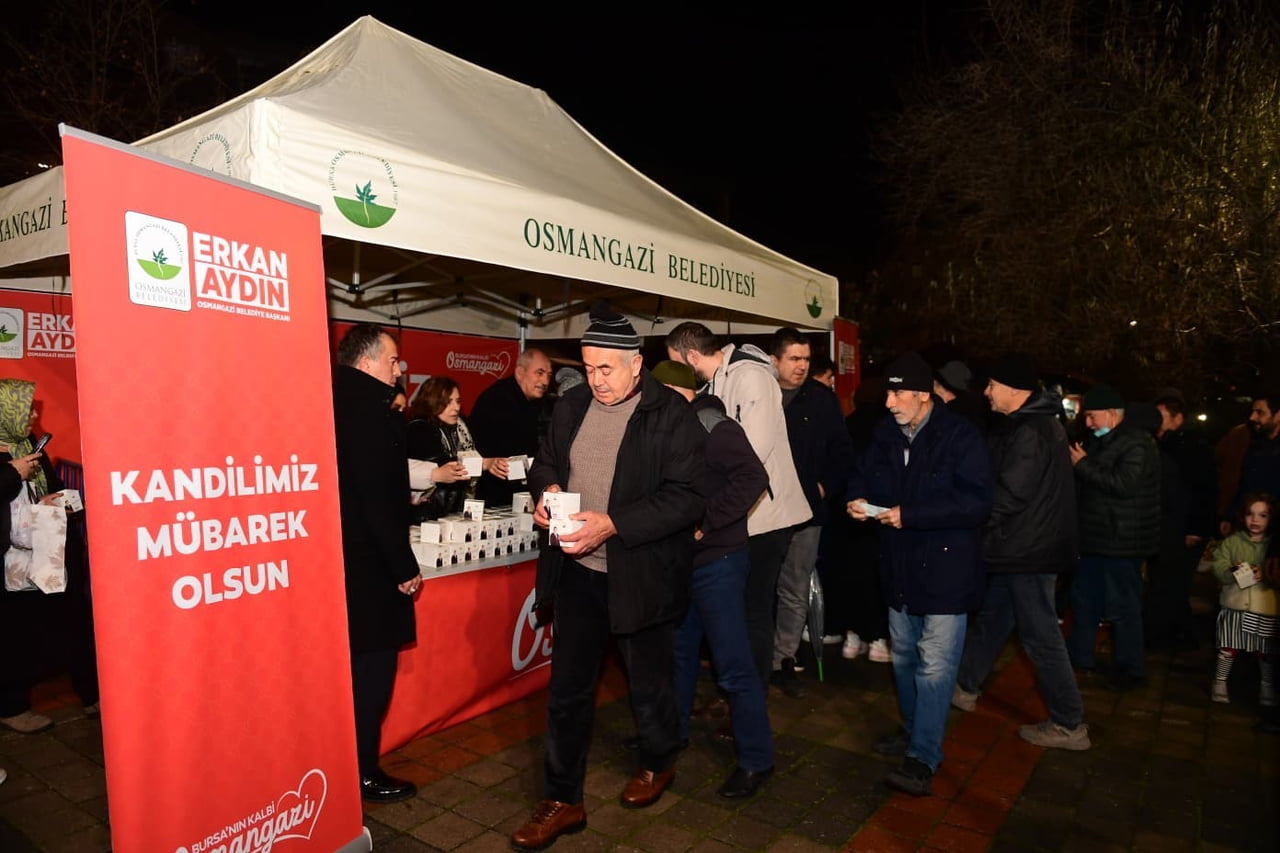 OSMANGAZİ BELEDİYESİ, MİRAÇ KANDİLİ DOLAYISIYLA VATANDAŞLARA KANDİL SİMİDİ İKRAMINDA...