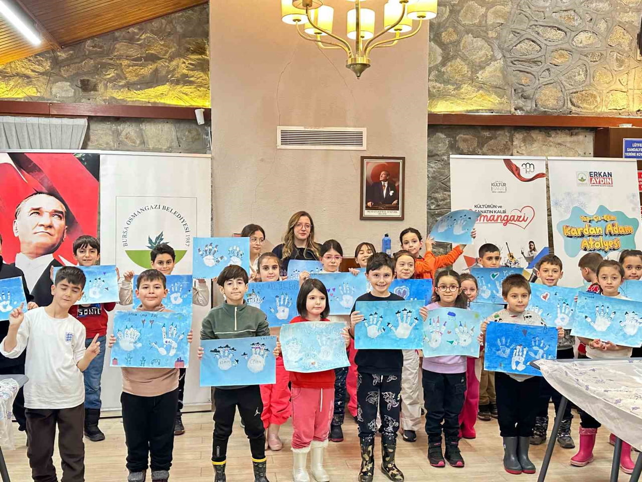 OSMANGAZİ BELEDİYESİ’NİN SARIALAN’DA HAYATA GEÇİRDİĞİ YAP-ÇİZ-EĞLEN KARDAN ADAM ATÖLYESİ...