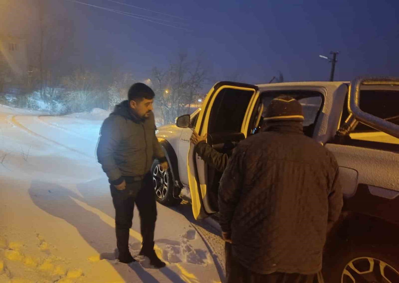 OSMANİYE’DE KARDA MAHSUR KALAN 2 KADIN EKİPLER TARAFINDAN KURTARILDI