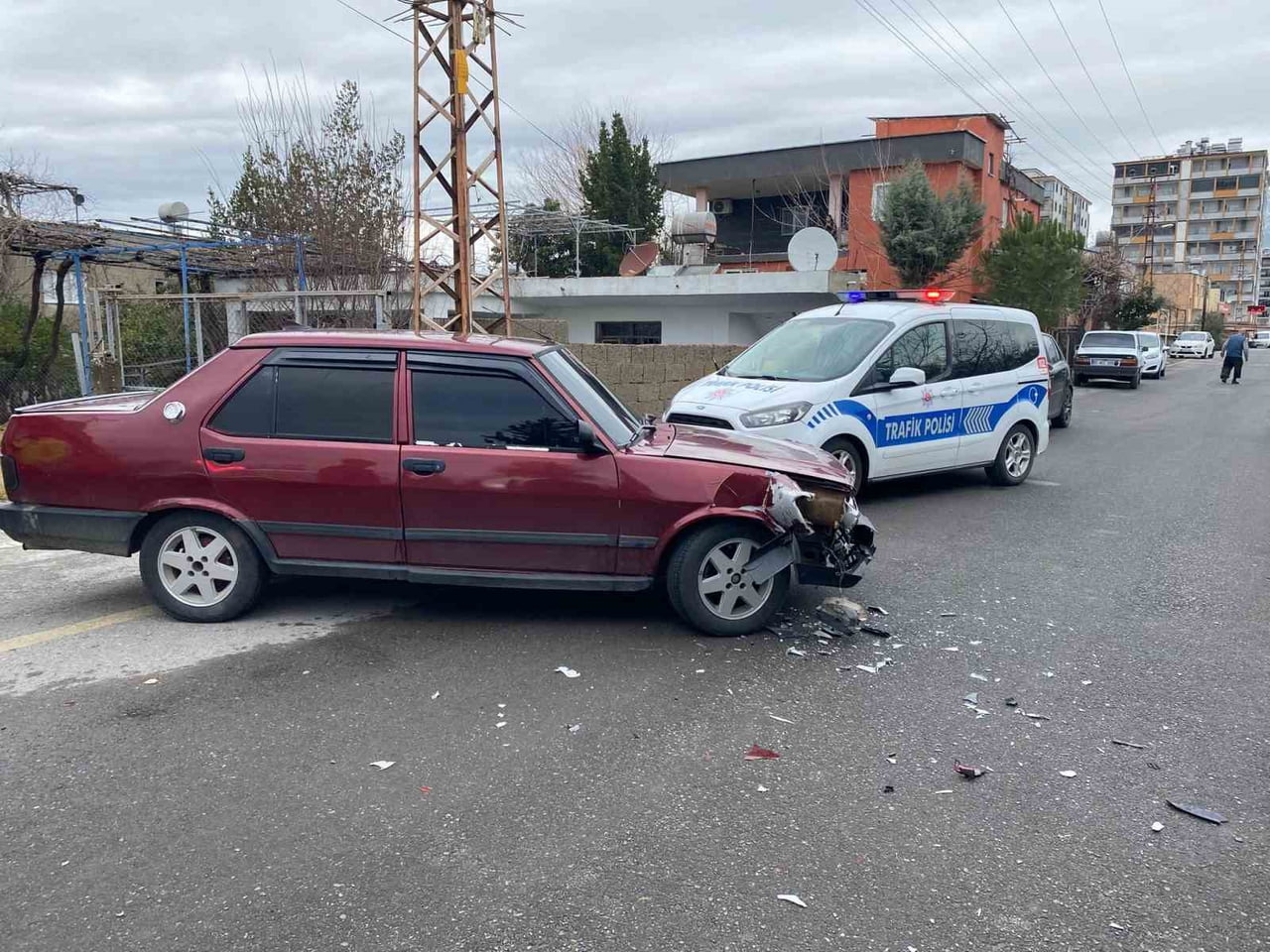 OSMANİYE’DE OTOMOBİL İLE ÇARPIŞAN MOTOSİKLET KANALA DÜŞTÜ: 2 YARALI