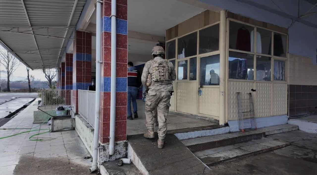 OSMANİYE MERKEZLİ 2 İLDE DÜZENLENEN KAÇAKÇILIK OPERASYONUNDA, ARALARINDA KAMU GÖREVLİLERİNİN DE...