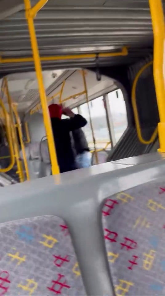 OTOBÜSÜN İÇİNDE TEKME TOKAT BÖYLE DARP ETTİ "KOMUTANIMA BIÇAK ÇEKMİŞTİ"