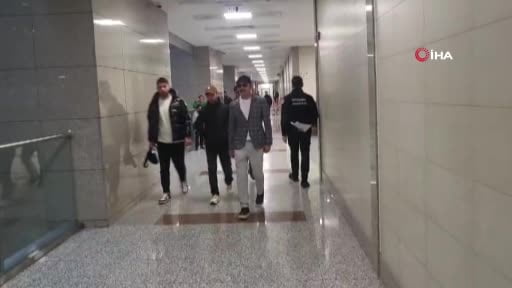 Oyuncu Ufuk Bayraktar 11 yıl 3 aya kadar hapis talebiyle hakim karşısına çıkmak üzere adliyeye...