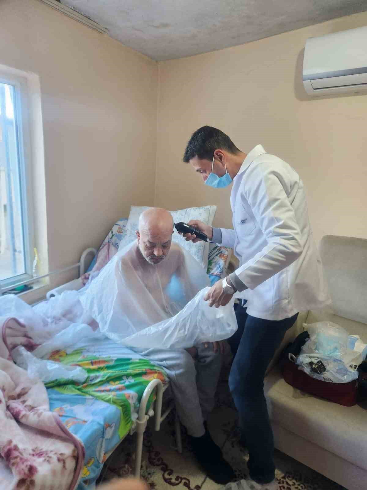 ÖZELLİKLE YAŞLI, DAR GELİRLİ VE KUAFÖR HİZMETİNE ERİŞİMDE ZORLUK YAŞAYAN VATANDAŞLARIN İMDADINA...