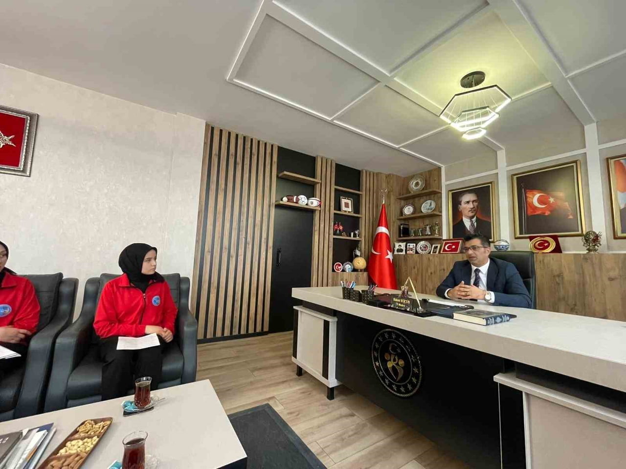 PAZARLAR SPOR LİSESİ BÜNYESİNDE YAYIN HAYATINA DEVAM EDEN "E-SPORTİF" DERGİSİ EKİBİ, KÜTAHYA...