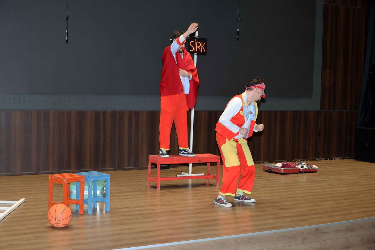 "OKULA BİR SANAT MOLA" ADIYLA HAYATA GEÇİRİLEN ETKİNLİKLER, ALİ ULVİ KURUCU GENÇLİK MERKEZİ’NDE...