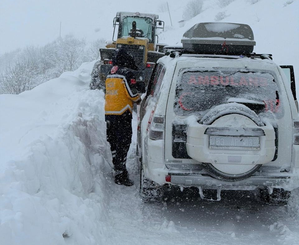 RİZE’DE KAR YAĞIŞI SONRASINDA 31 KÖY YOLU ULAŞIMA KAPANDI