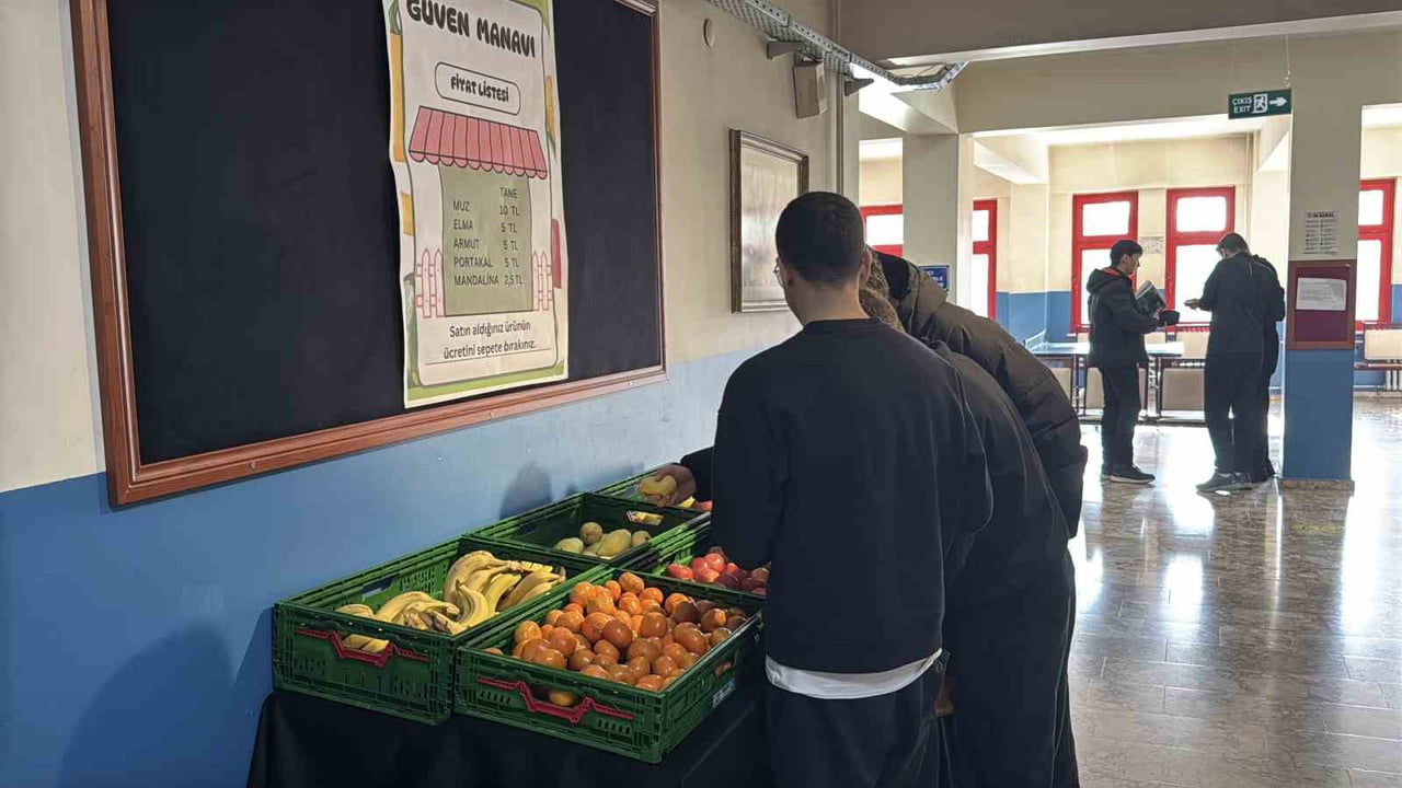 SAFRANBOLU ATATÜRK ANADOLU LİSESİNDE OKULUN DEĞERLER KULÜBÜ TARAFINDAN BAŞLATILAN UYGULAMA...