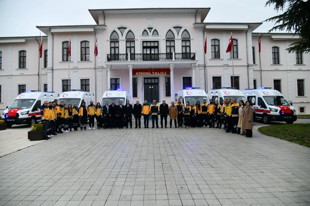 SAĞLIK BAKANLIĞI TARAFINDAN TEKİRDAĞ’A TAHSİS EDİLEN 6 ADET YENİ AMBULANS, VALİLİK ÖNÜNDE...