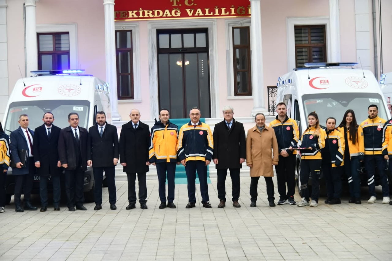 SAĞLIK BAKANLIĞI TARAFINDAN TEKİRDAĞ’A TAHSİS EDİLEN 6 ADET YENİ AMBULANS, VALİLİK ÖNÜNDE...