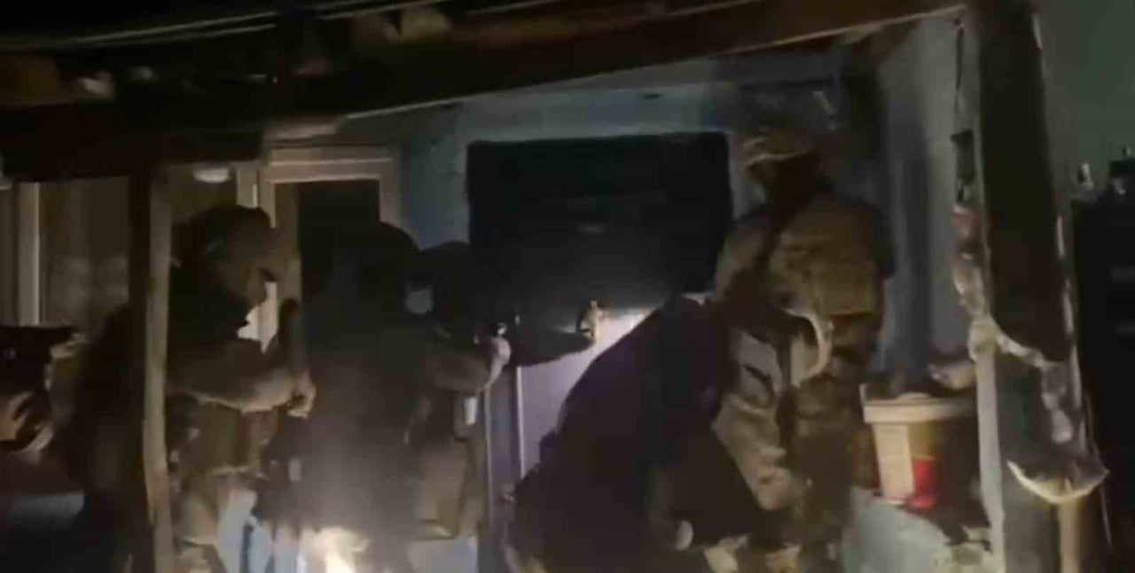 SAKARYA'DA UYUŞTURUCU MADDE SATIŞI YAPTIĞI TESPİT EDİLEN 6 ŞAHIS, EMNİYET EKİPLERİNCE...