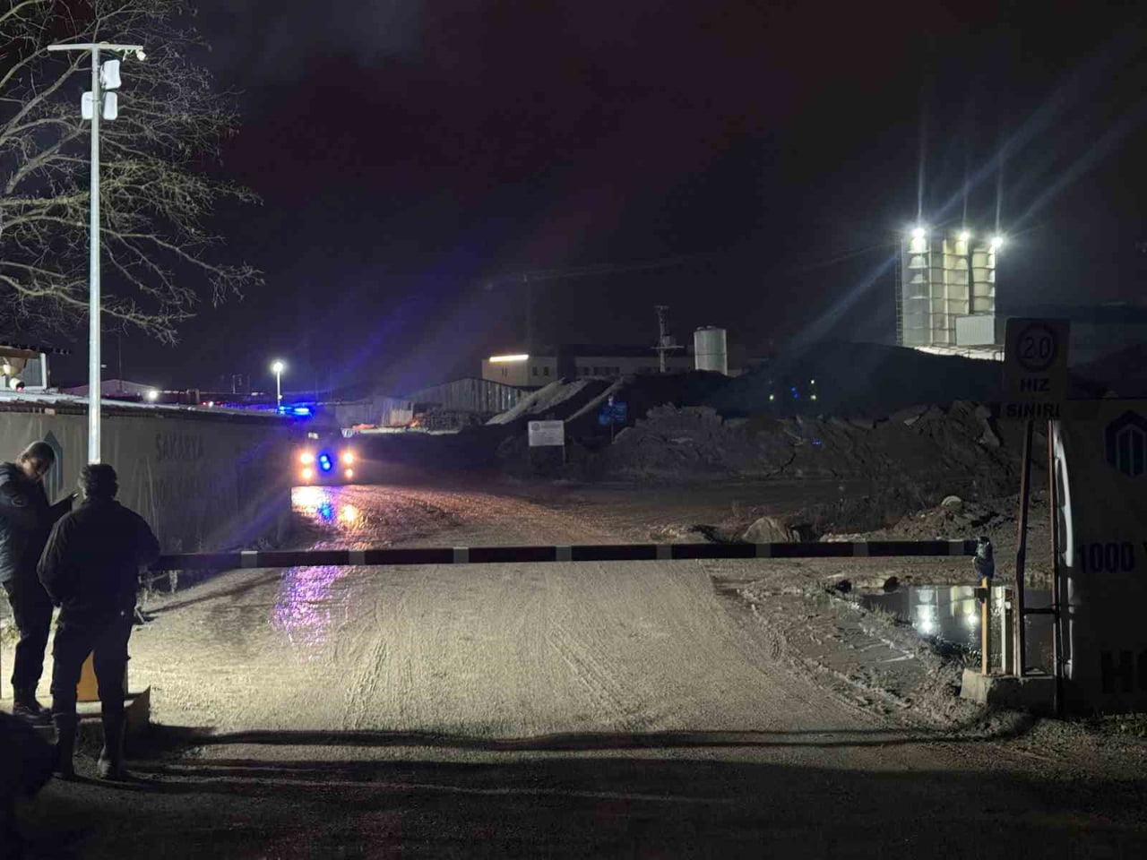 SAKARYA'NIN ADAPAZARI İLÇESİNDE İNŞAATI DEVAM EDEN BİN YATAKLI ŞEHİR HASTANESİNDE İŞÇİ...