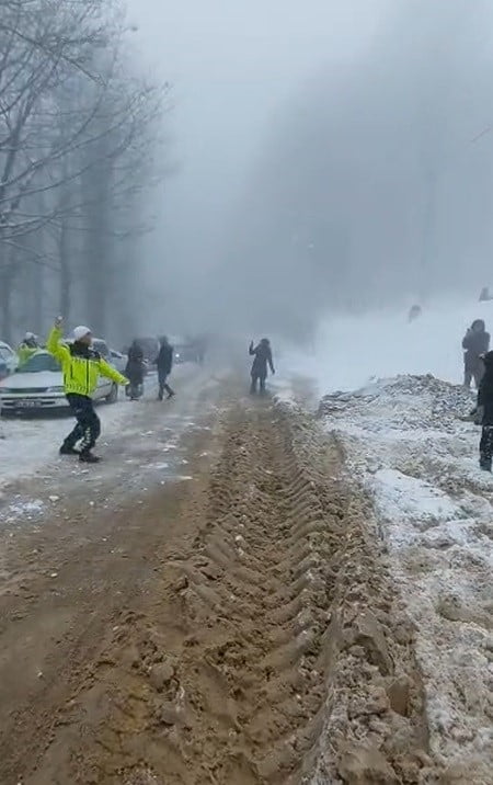 SAKARYA'NIN AKYAZI İLÇESİNDE GEÇTİĞİMİZ HAFTA SONU DÜZENLENEN AKTEPE KIZAK ŞENLİĞİ'NDE EĞLENEN...