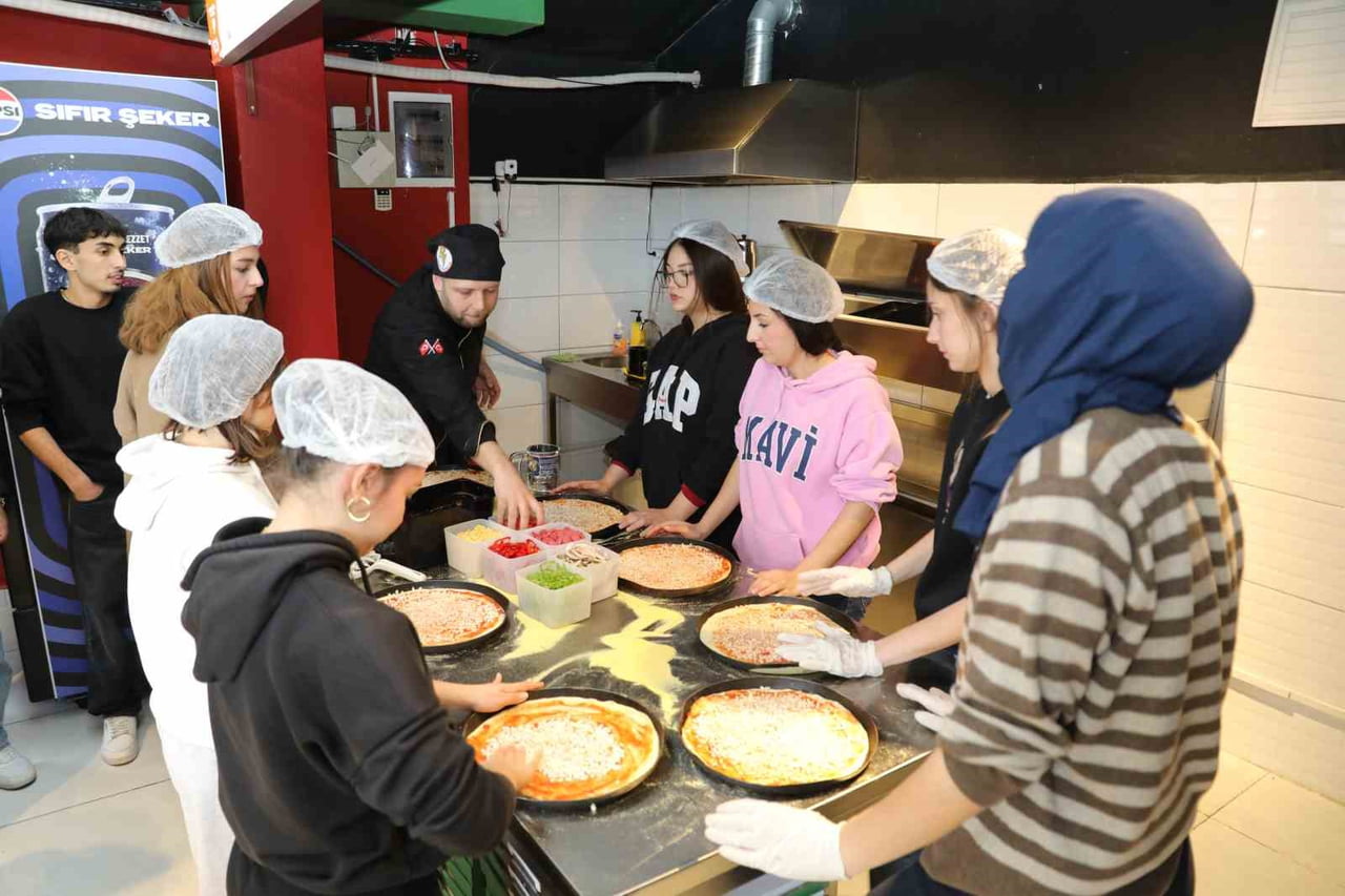 SAKARYA'NIN KARASU İLÇESİNDE BULUNAN KARASU ANADOLU LİSESİ’NDE SINAVLARINDA DERECEYE GİREN...