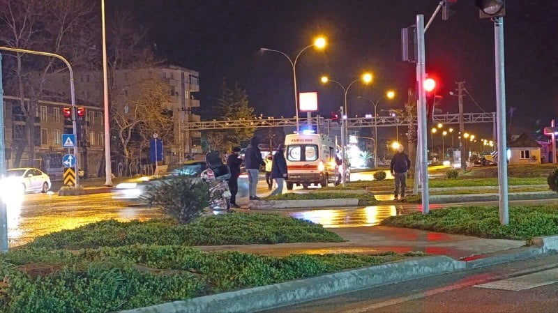 SAKARYA'NIN KARASU İLÇESİNDE MEYDANA GELEN KAZADA, OTOMOBİL VE MOTOSİKLET ÇARPIŞTI. KAZADA...