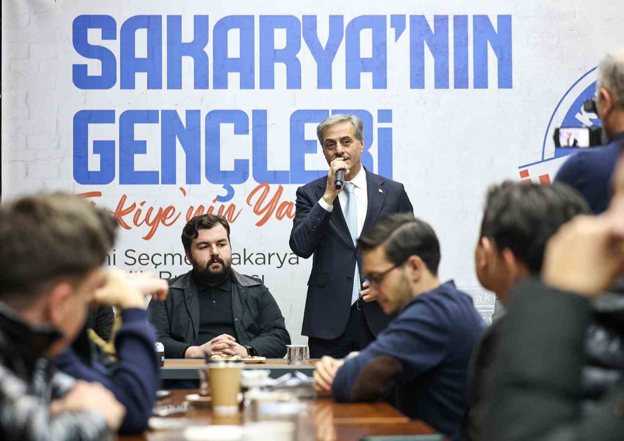 SAKARYA BÜYÜKŞEHİR BELEDİYE BAŞKANI YUSUF ALEMDAR, AK PARTİ GENÇLİK KOLLARI TARAFINDAN DÜZENLENEN...