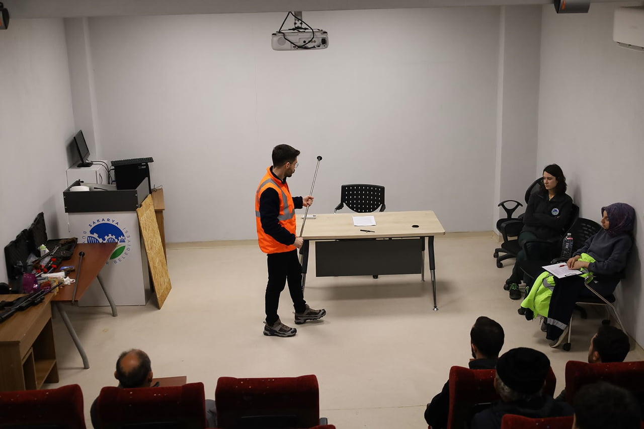 SAKARYA BÜYÜKŞEHİR BELEDİYESİ, İLÇE BELEDİYELERİNDE GÖREV YAPAN SAHA PERSONELLERİNE YÖNELİK SOKAK...