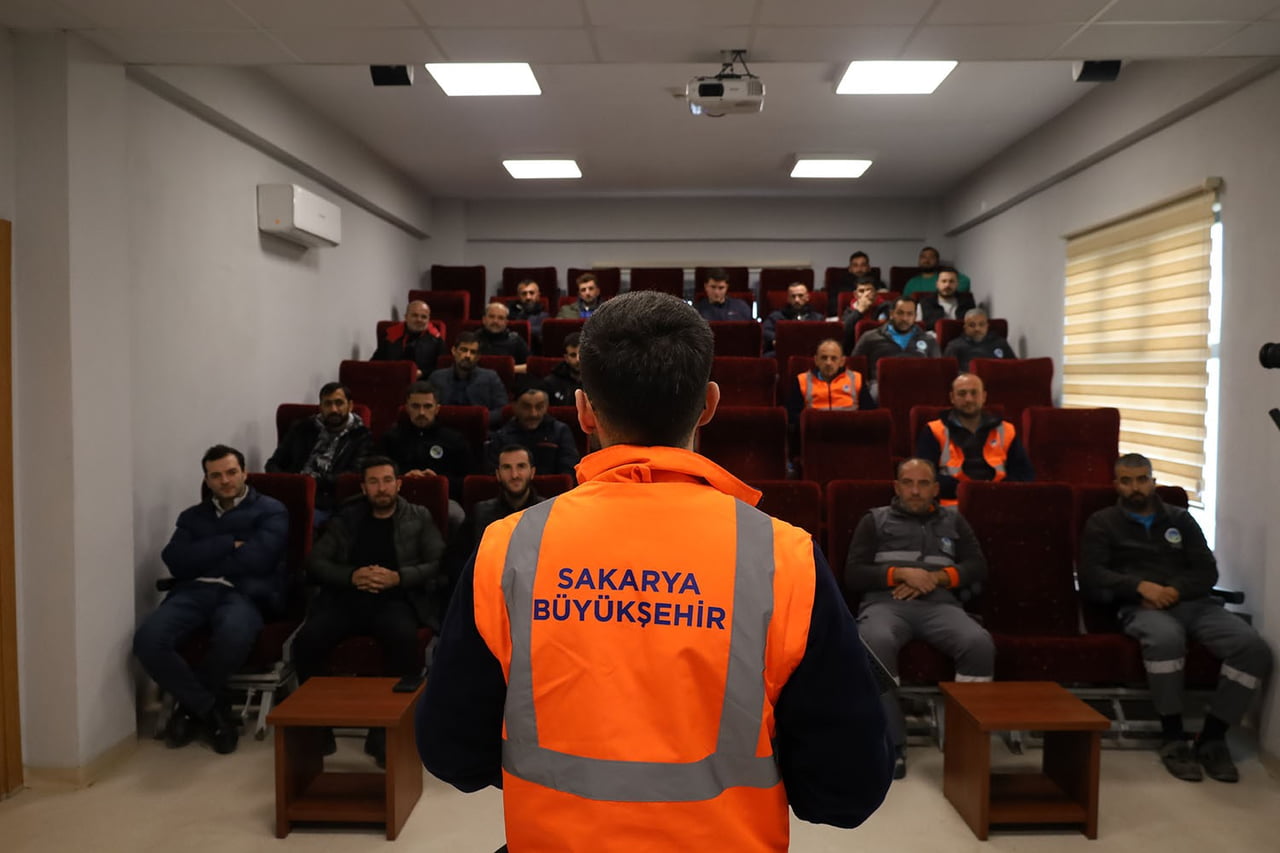 SAKARYA BÜYÜKŞEHİR BELEDİYESİ, İLÇE BELEDİYELERİNDE GÖREV YAPAN SAHA PERSONELLERİNE YÖNELİK SOKAK...