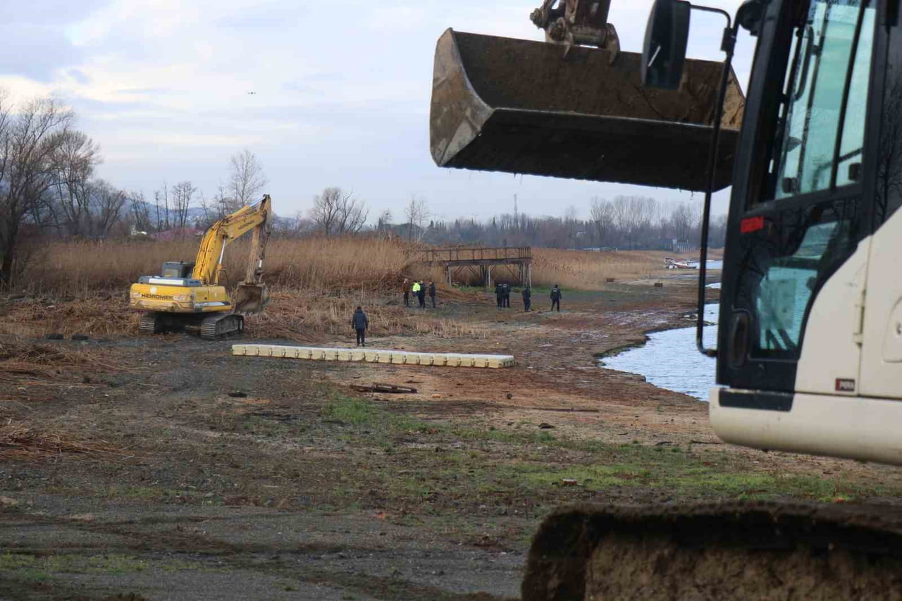 SAKARYA BÜYÜKŞEHİR BELEDİYESİ, SAPANCA GÖLÜ KIYI ŞERİDİNDE BULUNAN 89 KAÇAK İSKELE VE YAPININ...